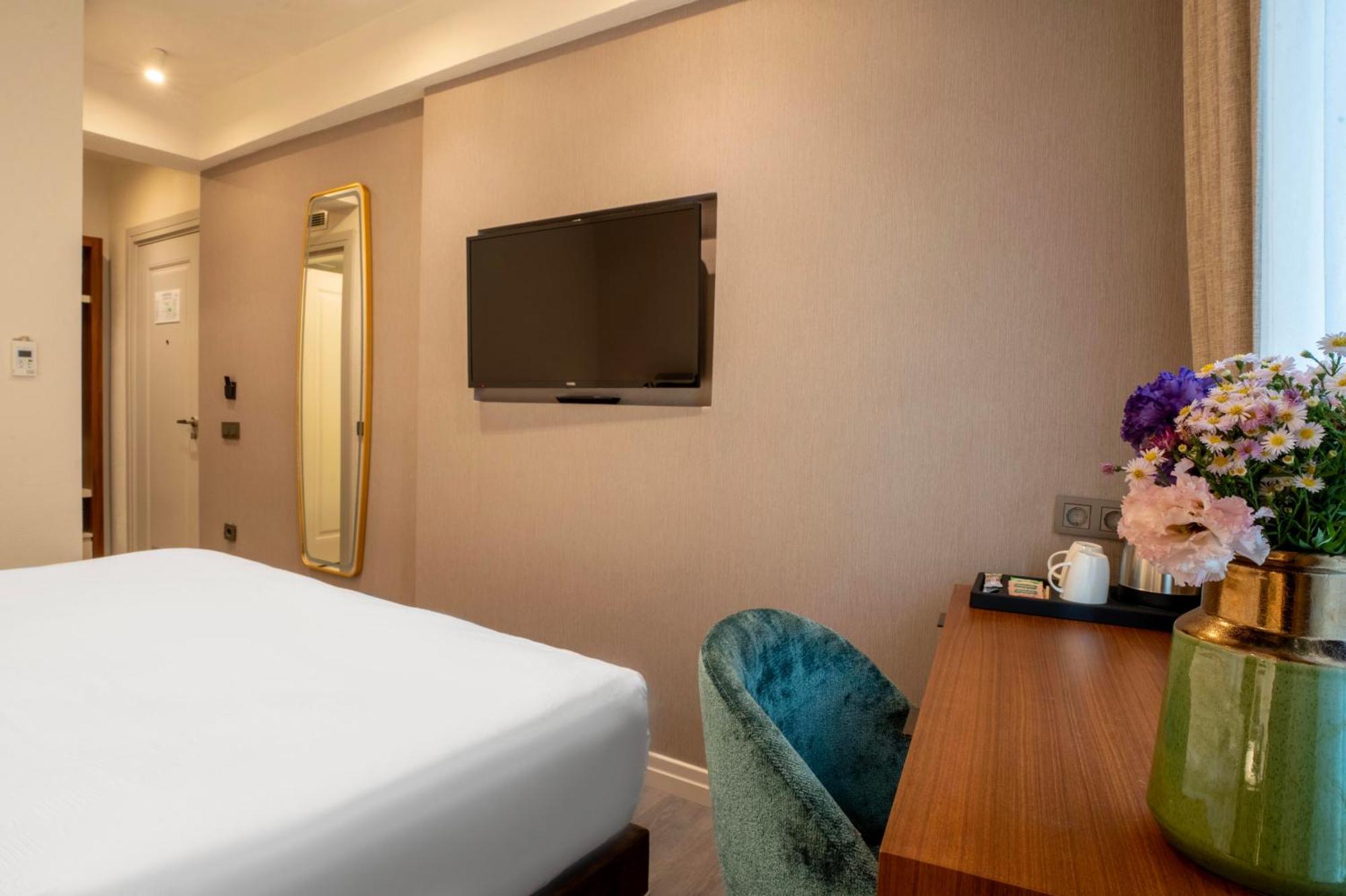 Smart And Simple Hotel Karakoy Истанбул Екстериор снимка