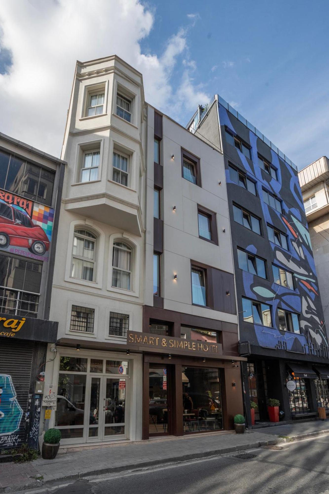 Smart And Simple Hotel Karakoy Истанбул Екстериор снимка