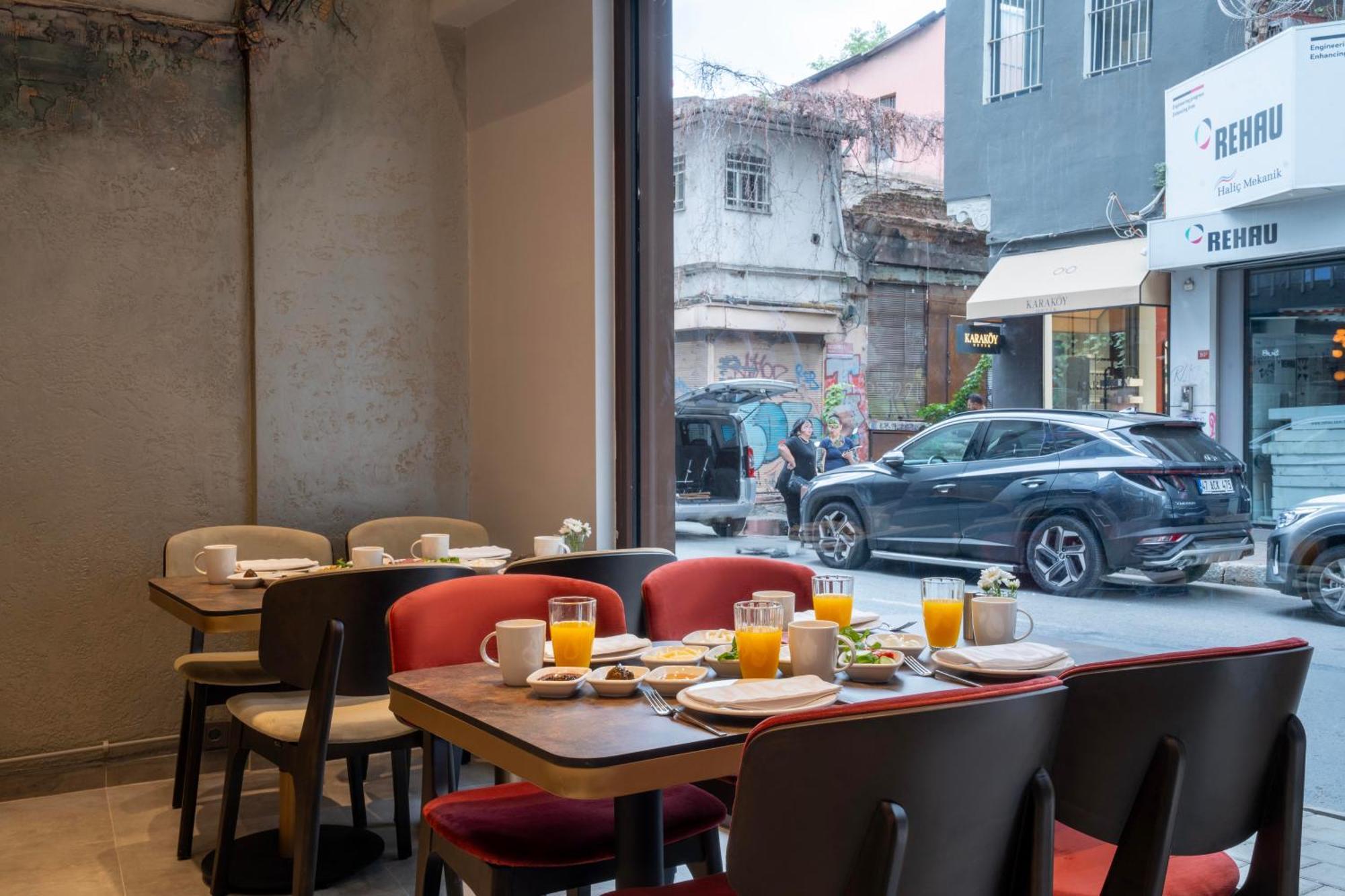 Smart And Simple Hotel Karakoy Истанбул Екстериор снимка